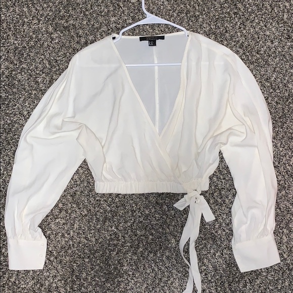 Forever 21 Tops - White long sleeve crop top